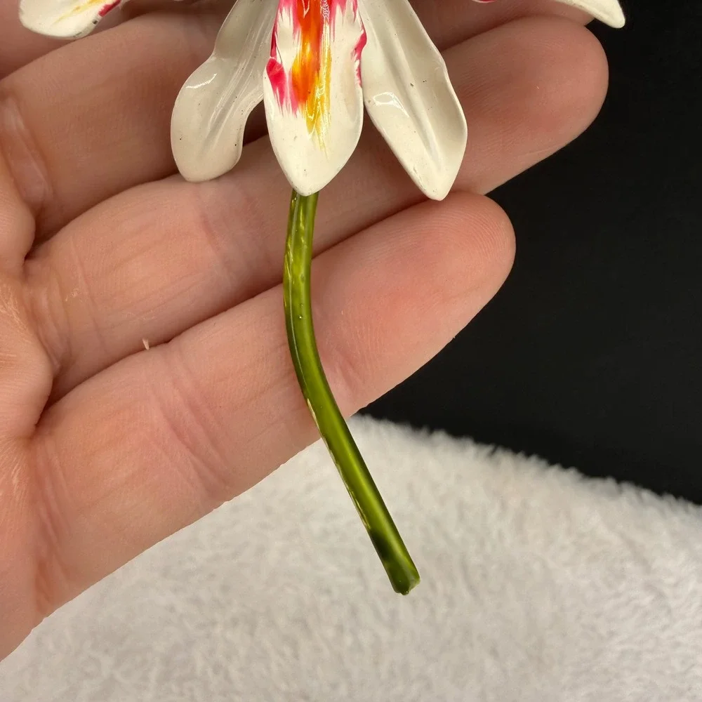 Vintage Enamel Flower Brooch Mod Pop Art White Red Big